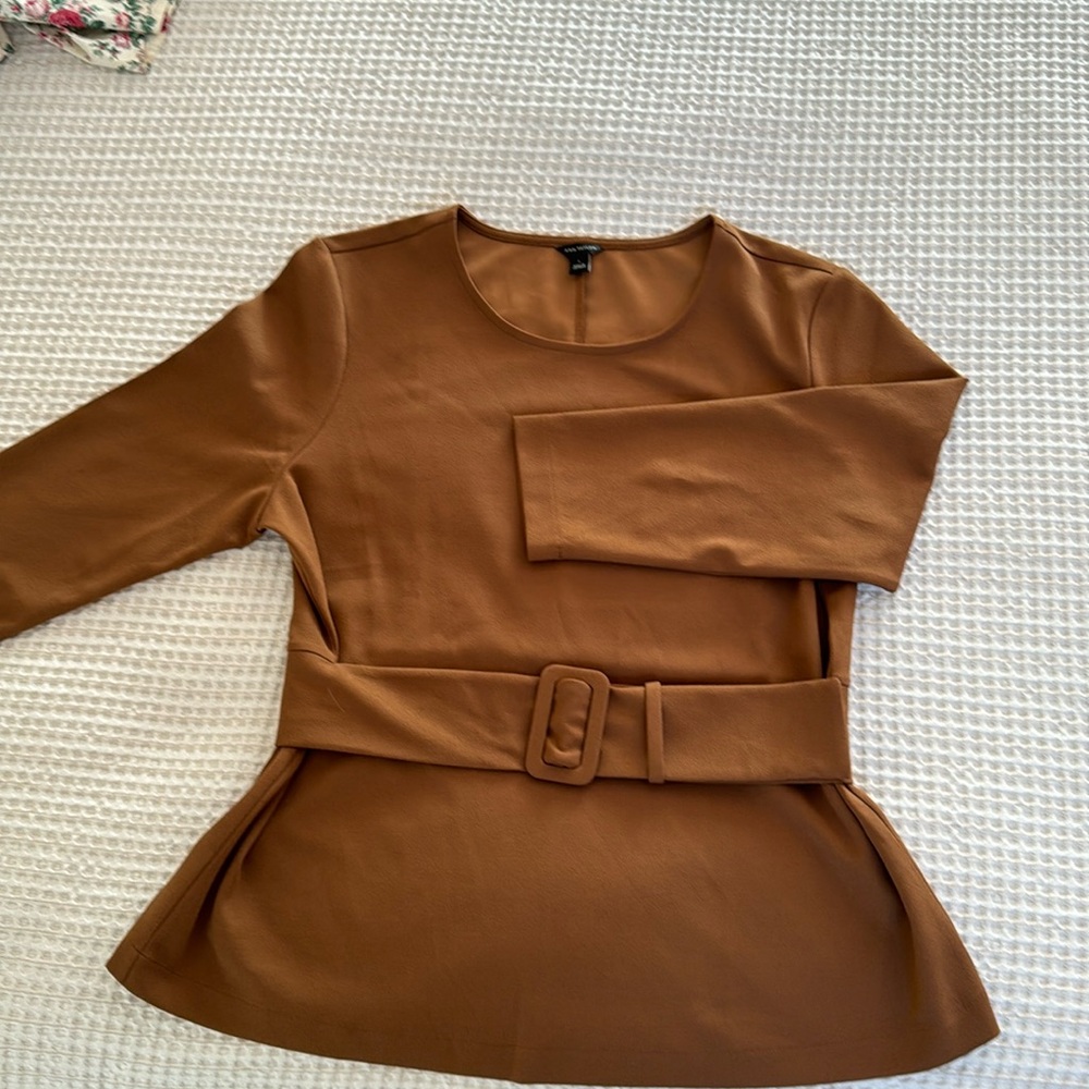 Ann Taylor size L rust buckle front top.  Like new easy to wear and wash
